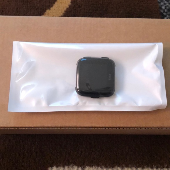 Fitbit Versa - Picture 3 of 6